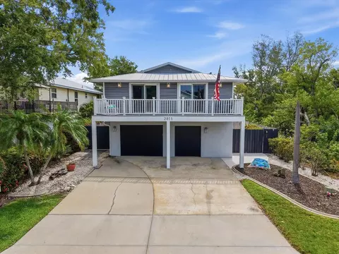 Exterior - 2811 Avenue C, Holmes Beach, FL 34217 photo 9 of 11