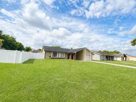 17 S Flag Dr, Kissimmee, FL 34759