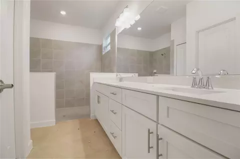 Bath - 18383 Legacy Preserve Dr, Parrish, FL 34219 photo 2 of 3