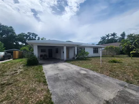 1604 28th St W, Bradenton, FL 34205