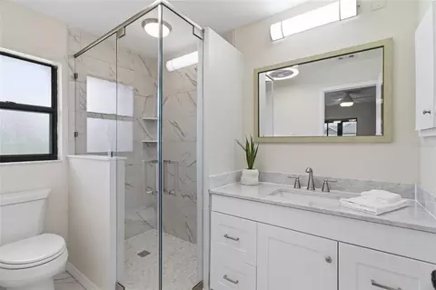 Bath - 442 Pendleton Dr, Venice, FL 34292 photo 1 of 5