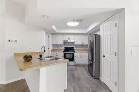 Kitchen - 442 Pendleton Dr, Venice, FL 34292 photo 1 of 4