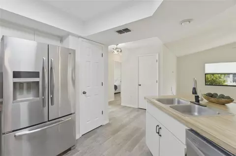 Kitchen - 442 Pendleton Dr, Venice, FL 34292 photo 4 of 4