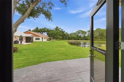 Exterior - 442 Pendleton Dr, Venice, FL 34292 photo 5 of 8