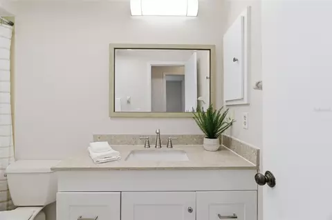 Bath - 442 Pendleton Dr, Venice, FL 34292 photo 4 of 5