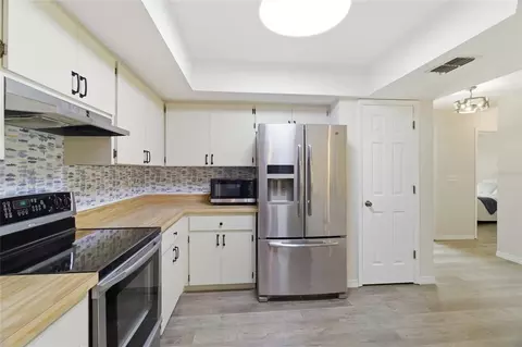 Kitchen - 442 Pendleton Dr, Venice, FL 34292 photo 3 of 4
