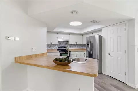 Kitchen - 442 Pendleton Dr, Venice, FL 34292 photo 2 of 4