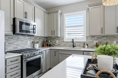 Kitchen - 9350 Ballaster Pointe Loop, Parrish, FL 34219 photo 4 of 5