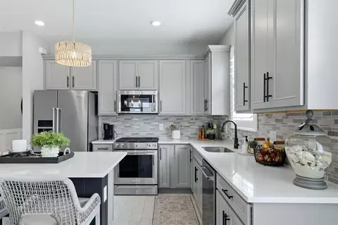 Kitchen - 9350 Ballaster Pointe Loop, Parrish, FL 34219 photo 5 of 5