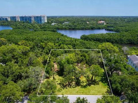 216 Osprey Point Dr, Osprey, FL 34229