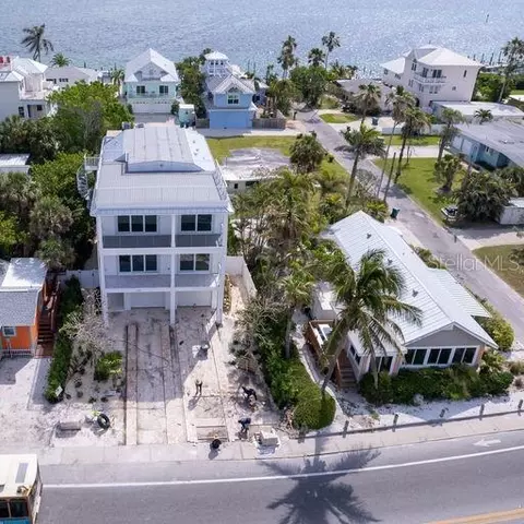 106 11th St S, Bradenton Beach, FL 34217