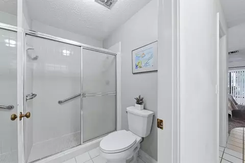 Bath - 6421 Sun Eagle Ln, Bradenton, FL 34210 photo 2 of 4