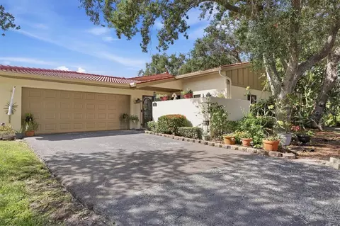 Exterior - 6421 Sun Eagle Ln, Bradenton, FL 34210 photo 3 of 15