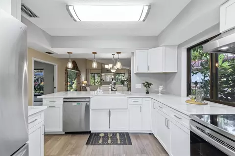 Kitchen - 6421 Sun Eagle Ln, Bradenton, FL 34210 photo 6 of 6