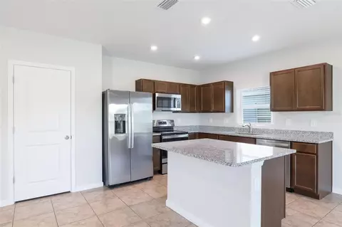 Kitchen - 17131 11th Ter E, Bradenton, FL 34212 photo 1 of 2