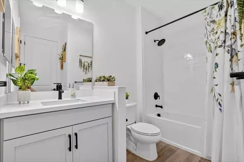 Bath - 11675 Great Brook Ln, Parrish, FL 34219 photo 2 of 4
