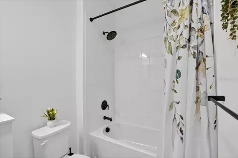 Bath - 11675 Great Brook Ln, Parrish, FL 34219 photo 1 of 4