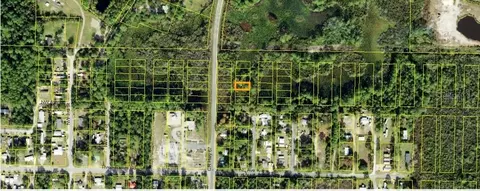 1307 NE 1st St, Carrabelle, FL 32322