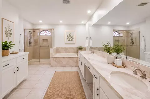 Bath - 9502 59th Ave E, Bradenton, FL 34202 photo 7 of 9