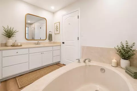 Bath - 9502 59th Ave E, Bradenton, FL 34202 photo 5 of 9