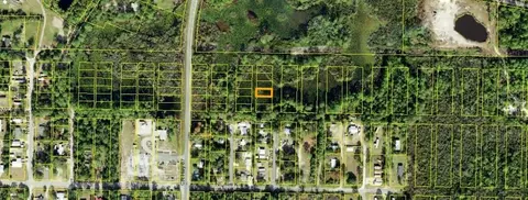1307 NE 2nd St, Carrabelle, FL 32322