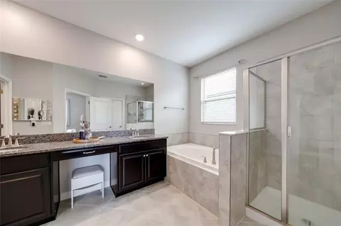 Bath - 9646 Ivory Dr, Ruskin, FL 33573 photo 2 of 4