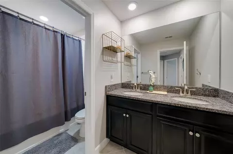 Bath - 9646 Ivory Dr, Ruskin, FL 33573 photo 4 of 4
