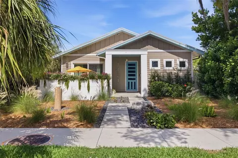 1421 14th St N, Saint Petersburg, FL 33704