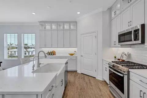 Kitchen - 3027 Bermuda Sloop Cir, Ruskin, FL 33570 photo 3 of 3