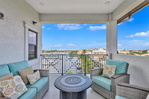 Exterior - 3027 Bermuda Sloop Cir, Ruskin, FL 33570 photo 7 of 12