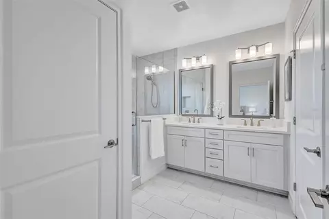 Bath - 3027 Bermuda Sloop Cir, Ruskin, FL 33570 photo 1 of 6