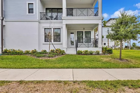 Exterior - 3027 Bermuda Sloop Cir, Ruskin, FL 33570 photo 3 of 12