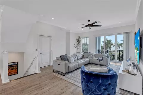 Living - 3027 Bermuda Sloop Cir, Ruskin, FL 33570 photo 1 of 2