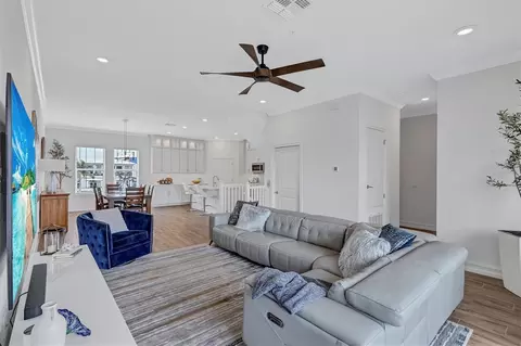 Living - 3027 Bermuda Sloop Cir, Ruskin, FL 33570 photo 2 of 2