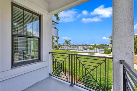 Exterior - 3027 Bermuda Sloop Cir, Ruskin, FL 33570 photo 5 of 12