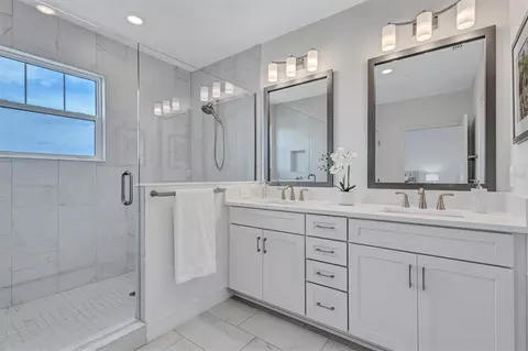 Bath - 3027 Bermuda Sloop Cir, Ruskin, FL 33570 photo 2 of 6