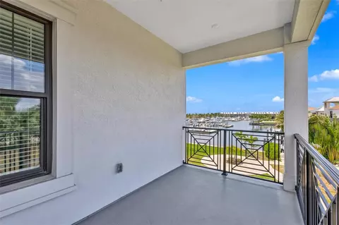 Exterior - 3027 Bermuda Sloop Cir, Ruskin, FL 33570 photo 6 of 12