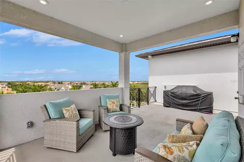 Exterior - 3027 Bermuda Sloop Cir, Ruskin, FL 33570 photo 9 of 12
