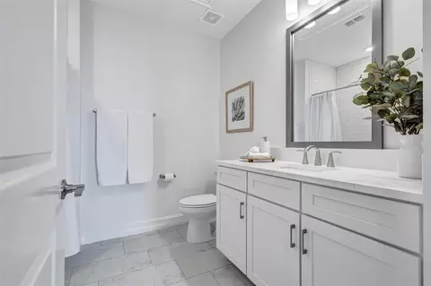 Bath - 3027 Bermuda Sloop Cir, Ruskin, FL 33570 photo 4 of 6