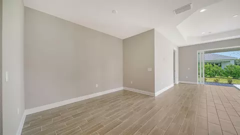 Living - 10026 Cross River Trl, Parrish, FL 34219 photo 6 of 7