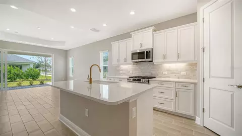 Kitchen - 10026 Cross River Trl, Parrish, FL 34219 photo 4 of 4