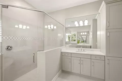 Bath - 7908 Matera Ct, Bradenton, FL 34202 photo 4 of 8