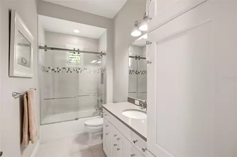 Bath - 7908 Matera Ct, Bradenton, FL 34202 photo 7 of 8