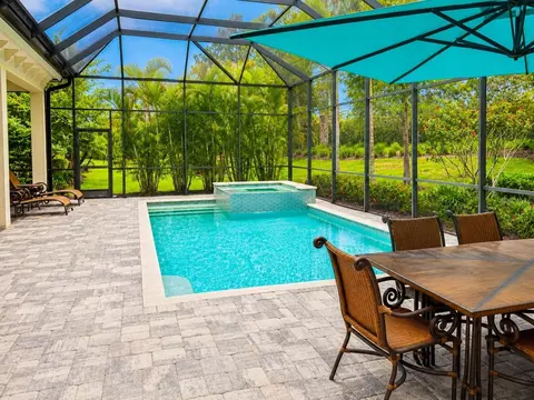 Exterior - 7908 Matera Ct, Bradenton, FL 34202 photo 3 of 20