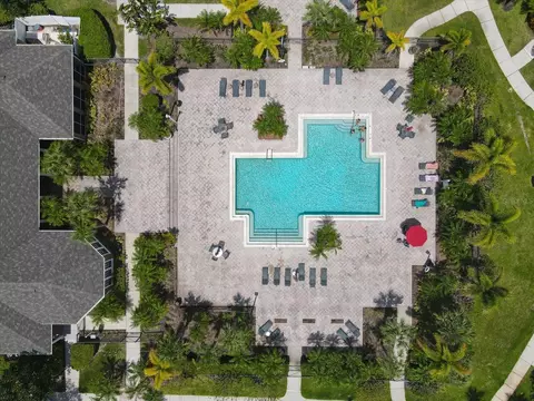 View/Area - 8933 Manor Loop #105, Bradenton, FL 34202 photo 3 of 4