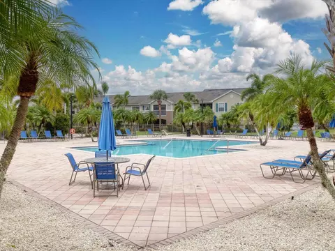 Exterior - 8933 Manor Loop #105, Bradenton, FL 34202 photo 8 of 10