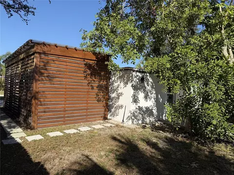 907 Fruitland Ave, Bradenton, FL 34207