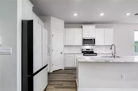 Kitchen - 10622 Eustis Dr, Parrish, FL 34219 photo 2 of 3