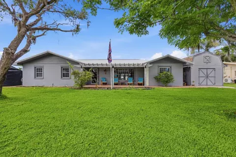 7714 N Leewynn Dr, Sarasota, FL 34240