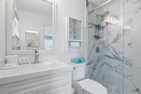 Bath - 207 71st St #E, Holmes Beach, FL 34217 photo 2 of 2